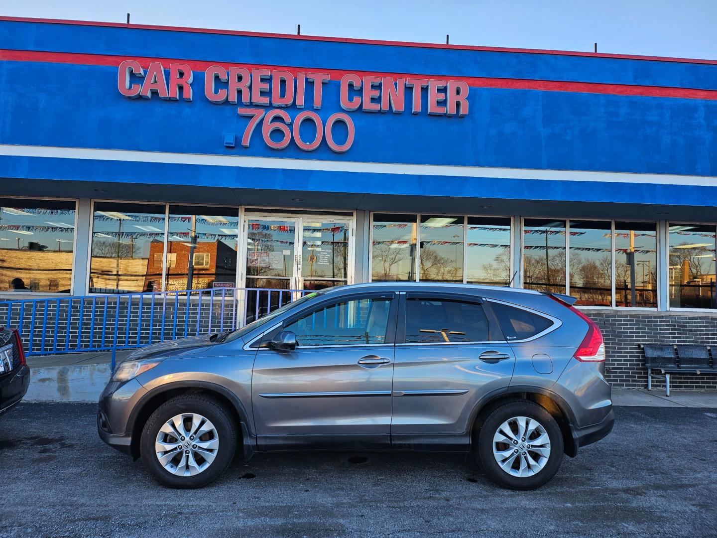 2013 SILVER Chevrolet Captiva Sport 2LS FWD (3GNAL2EK8DS) with an 2.4L L4 DOHC 16V FFV engine, 6-Speed Automatic transmission, located at 7600 S Western Ave., Chicago, IL, 60620, (773) 918-3980, 0.000000, 0.000000 - Photo#0